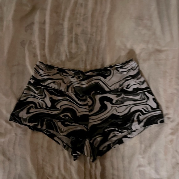 Booty shorts - Picture 2 of 3